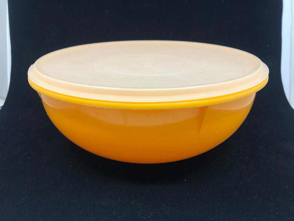 VTG YELLOW TUPPERWARE SERVING BOWL W LID.