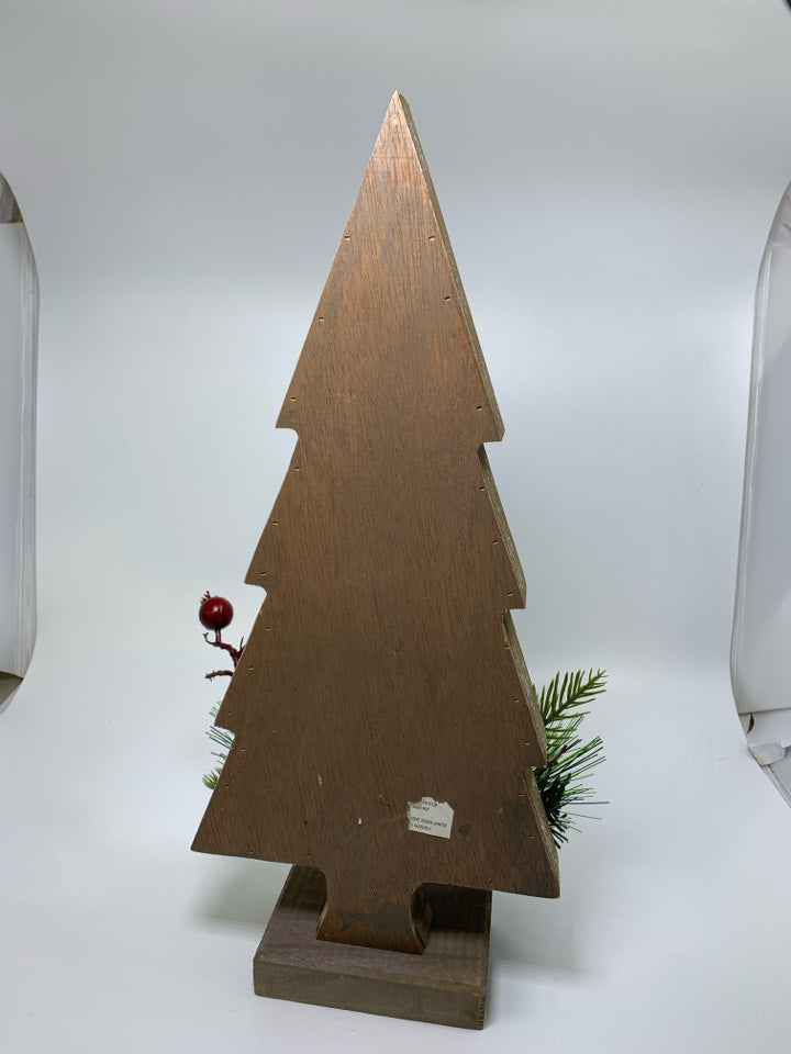 WOOD TREE OUTLINE W/ RED PLAID INTERIOR BERRIES/PINECONES.