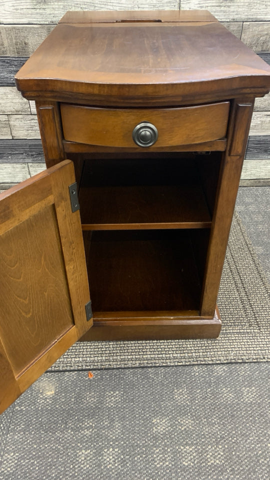 WOOD SIDE TABLE W/CUP HOLDER DRAWER SHELF AND POWER STRIP.