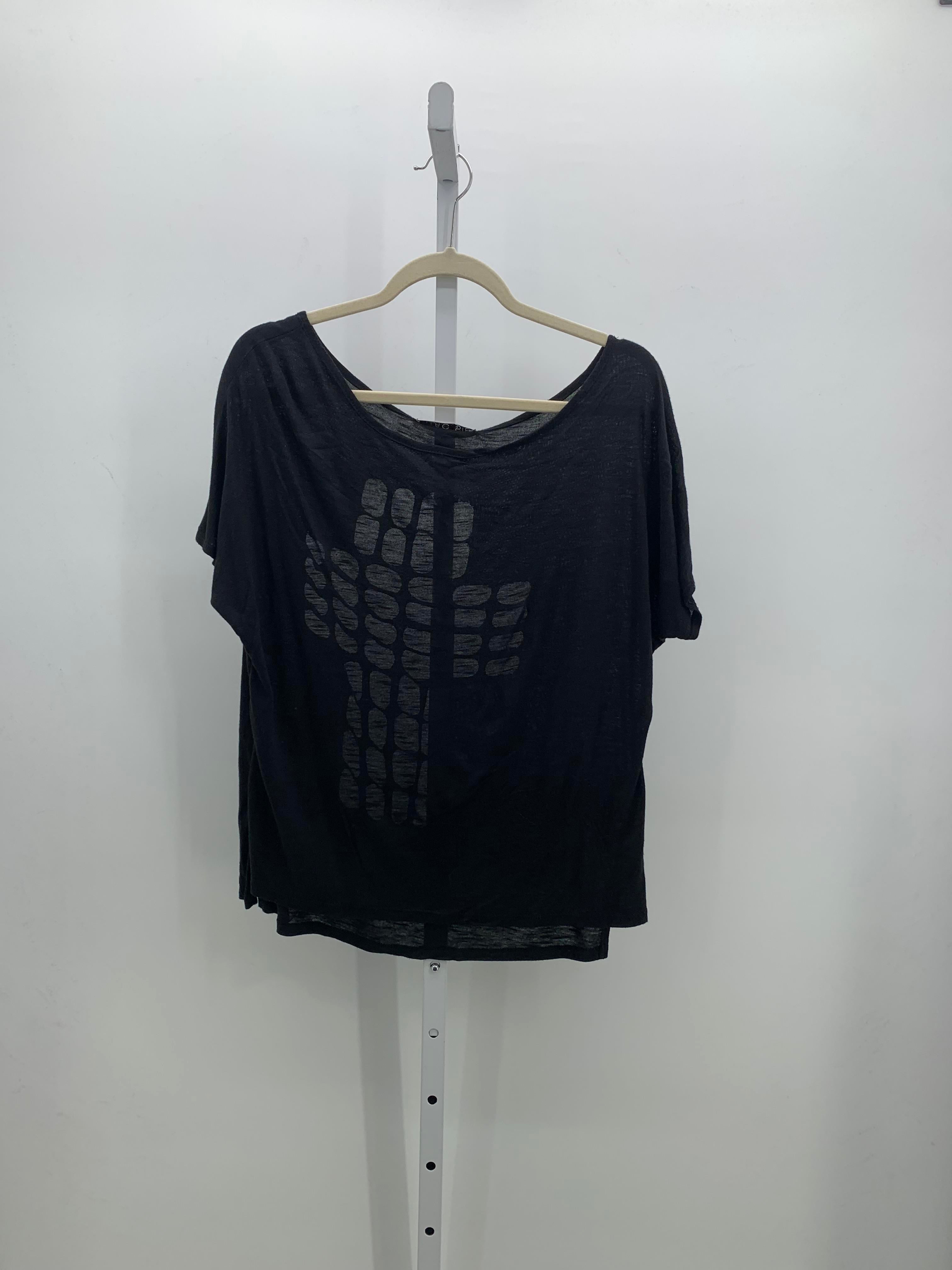 Size Medium Juniors Short Sleeve Shirt