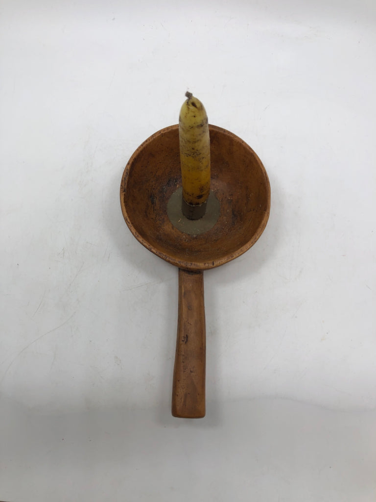 PRIMITIVE TREENWARE CANDLE.