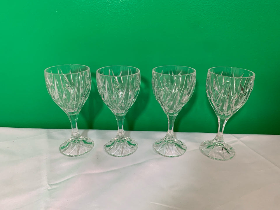 4 SHORT CUT CRYSTAL WINE GLASSES.
