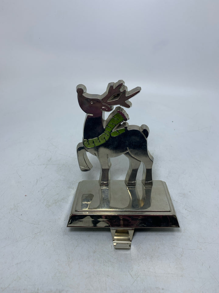 METAL REINDEER W/ GREEN SCARF STICKING HANGER.
