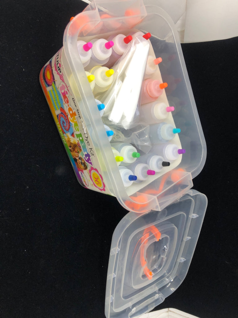 NIB TULIP BRAND 123PC  ONE-STEP TYE-DYE KIT.