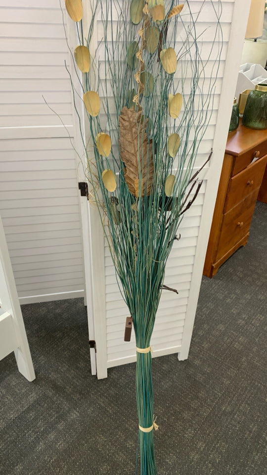 FAUX BLUE GRASS AND PEAPODS VASE FILLER.