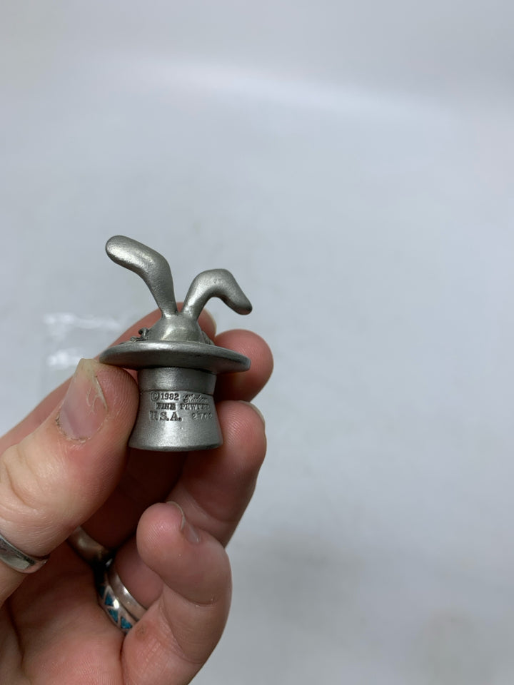 MINI BUNNY IN HAT FIGURINE.