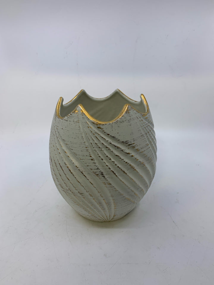 VTG TEXTURED TWEED VASE 22K GOLD 4032-S.