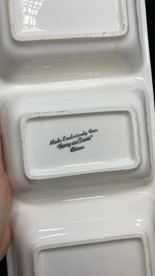 4 SPOT CERAMIC TRAY W/FLOWERS AND BUTTERFLIES.