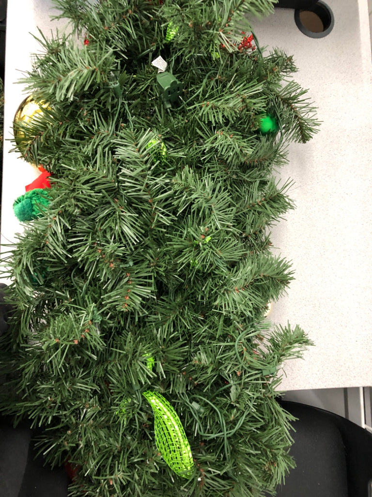 LIGHT UP ORNAMENT GARLAND.