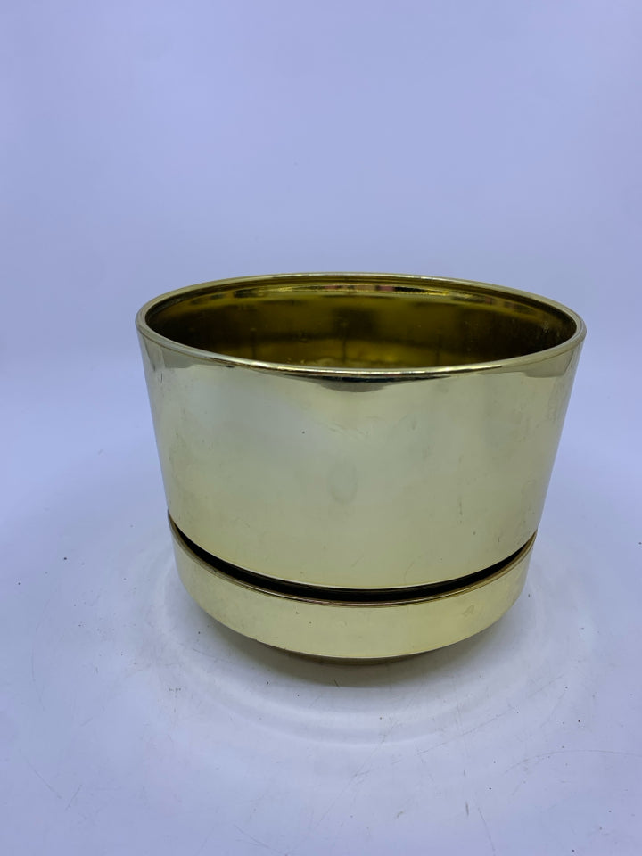 GOLD PLASTIC PLANTER PHILLIPS.