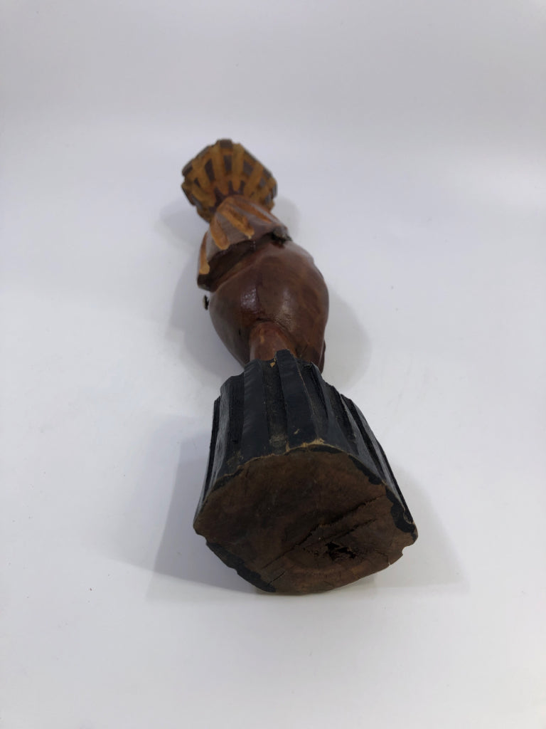 HAND-CARVED AFRICAN TRIBAL WOOD BUST W/LINE DETAILS.