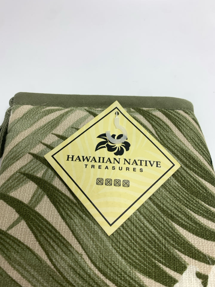 2PC NWT HAWAIIAN NATIVE OVEN MITS.