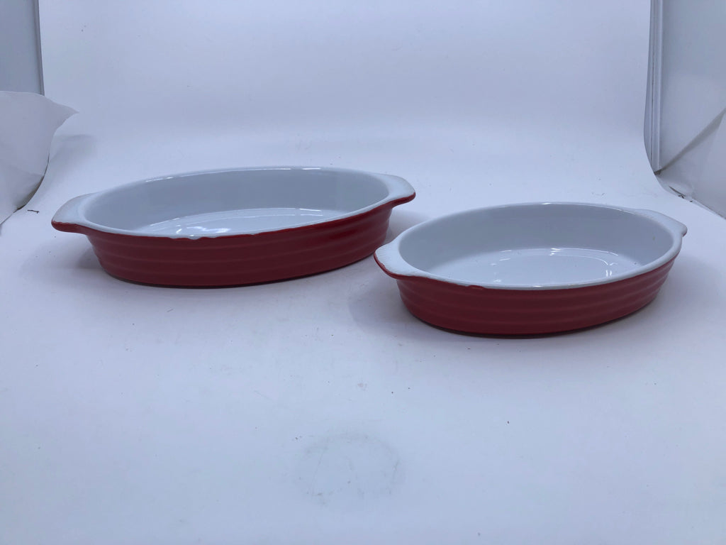 2 RED OVAL NESTING BAKING DISHES.