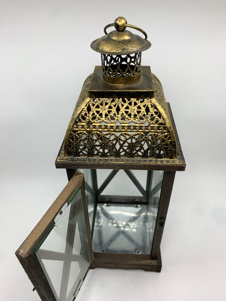 WOOD LANTERN W/GOLD TOP.