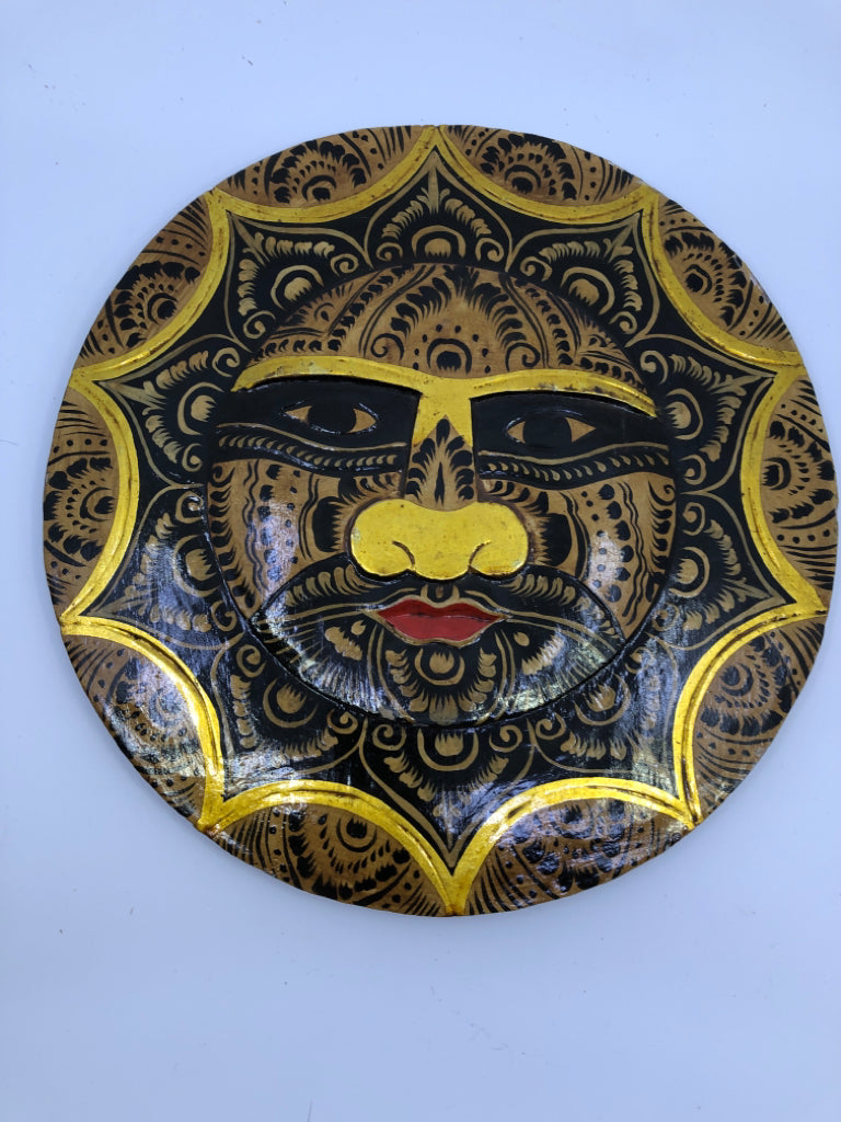 BLACK AND GOLD ABSTRACT FACE WALL ART.