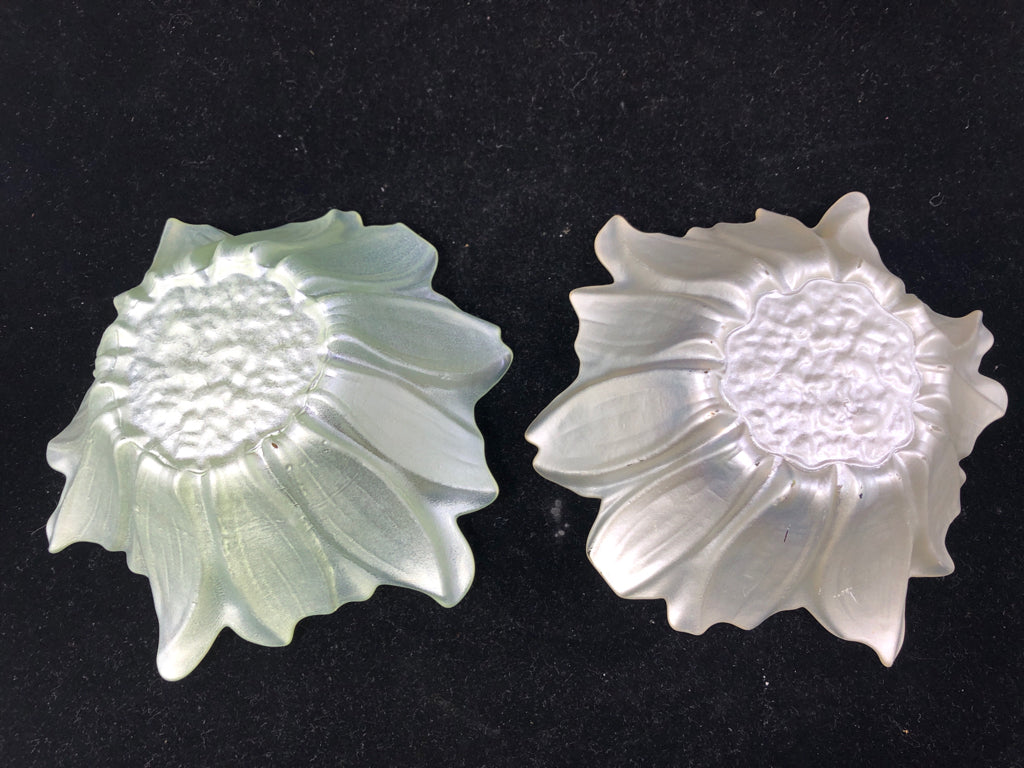 2 GLASS FLOWER SHAPED TEA LIGHT HOLDER W/ IRIDESCENT WHITE/MINT.