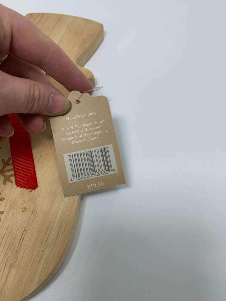 NWT SNOWMAN SHAPED CUTTING BOARD & SPREADER SET.