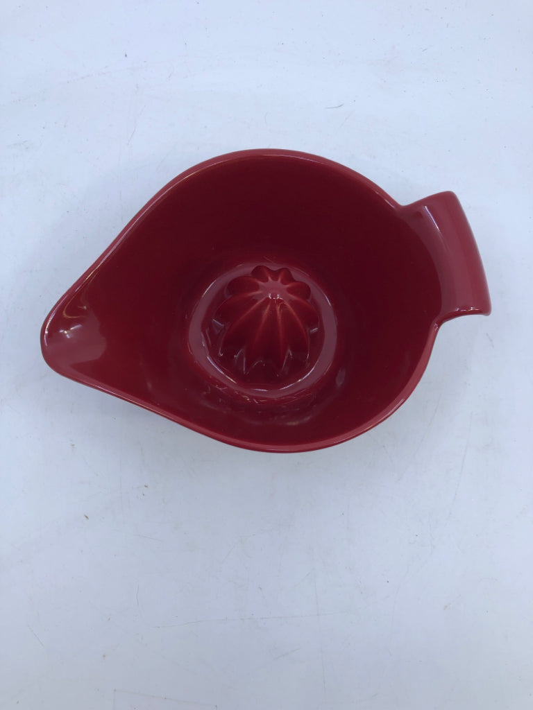RED CERAMIC CITRUS JUICER SQUEEZE.