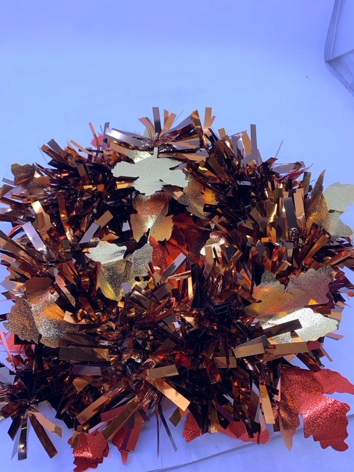 METALLIC FALL LEAVES WREATH.