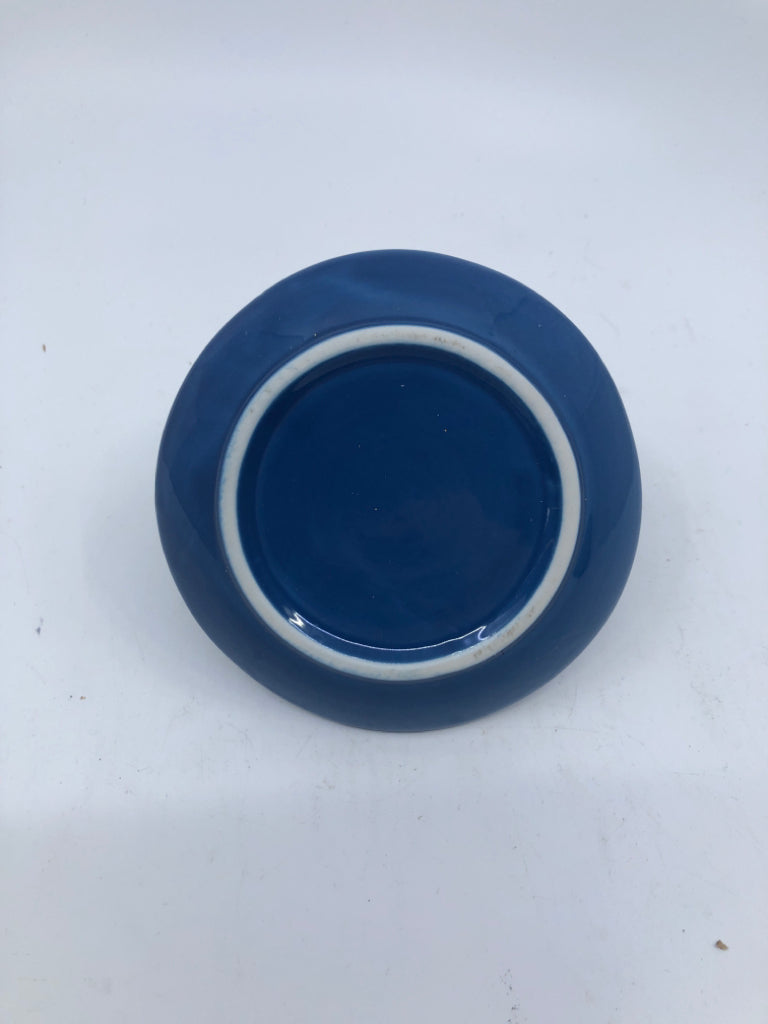 BLUE W/WHITE BULL DOG RING TRAY.