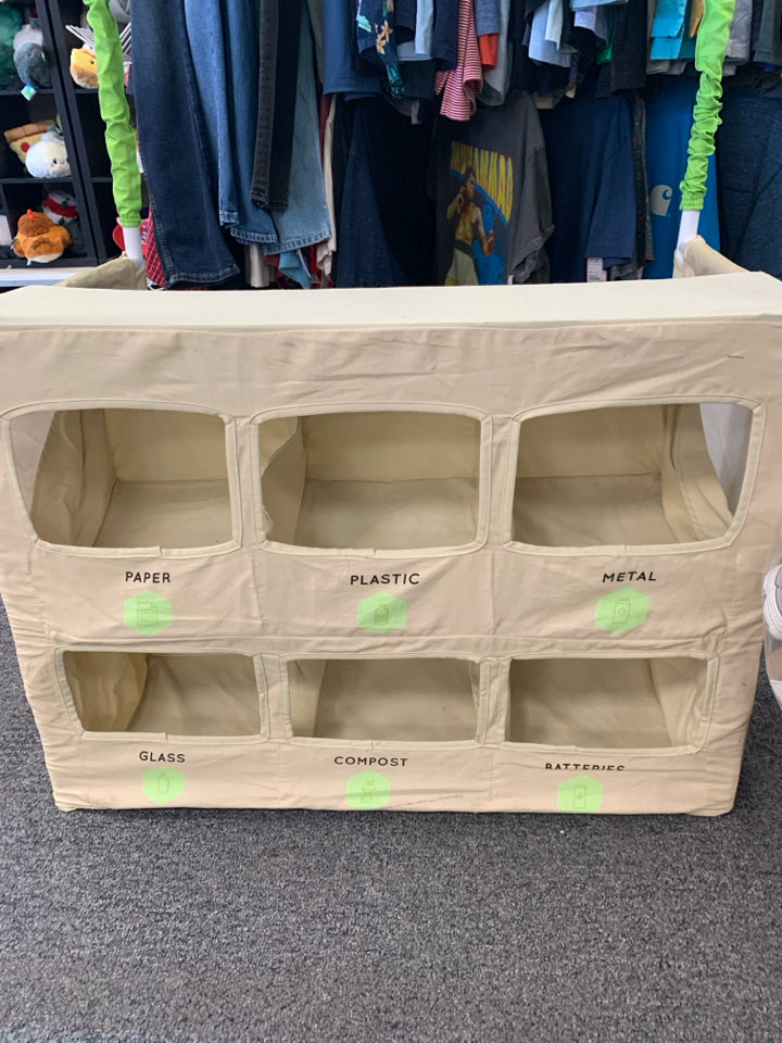Live Green Recycle Play Stand *Minor Stains