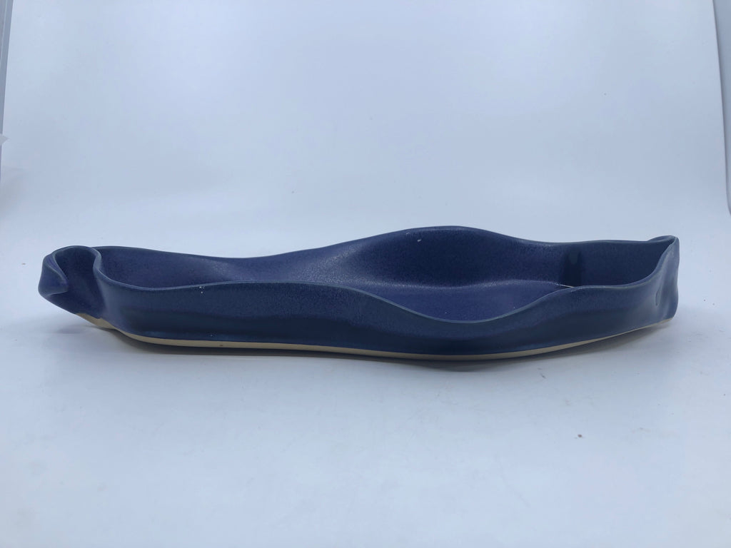 PURPLE POTTERY WAVY EDGE TRAY.