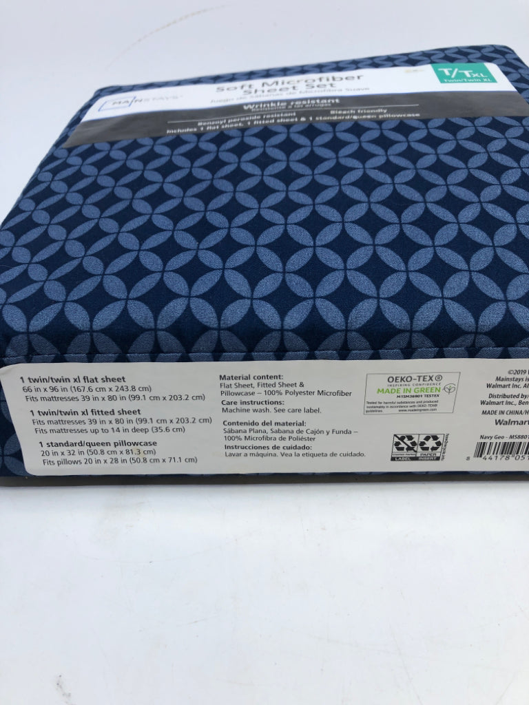 NIP NAVY BLUE W/ CIRCLE DESIGN.