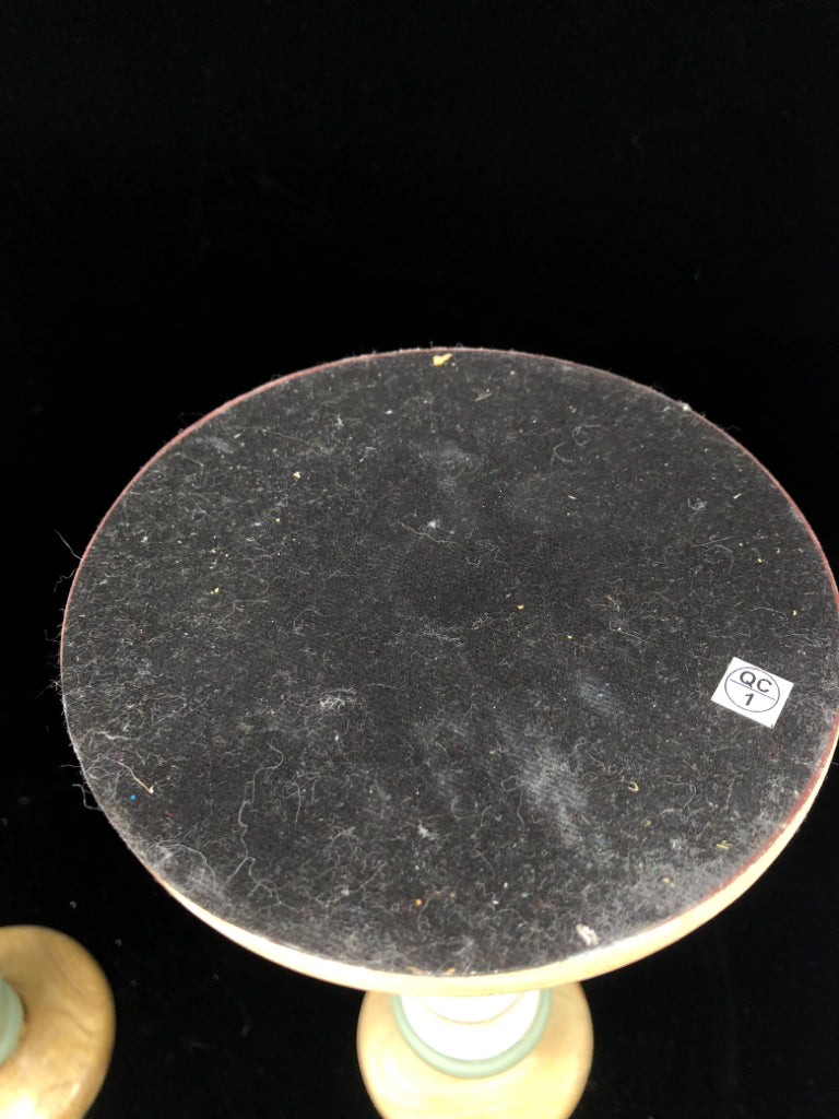 2PC WHITE/TEAL PAINTED PILLAR CANDLE HOLDERS.