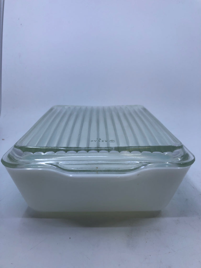VTG PYREX AMISH BUTTERPRINT FRIDGE DISH W LID.
