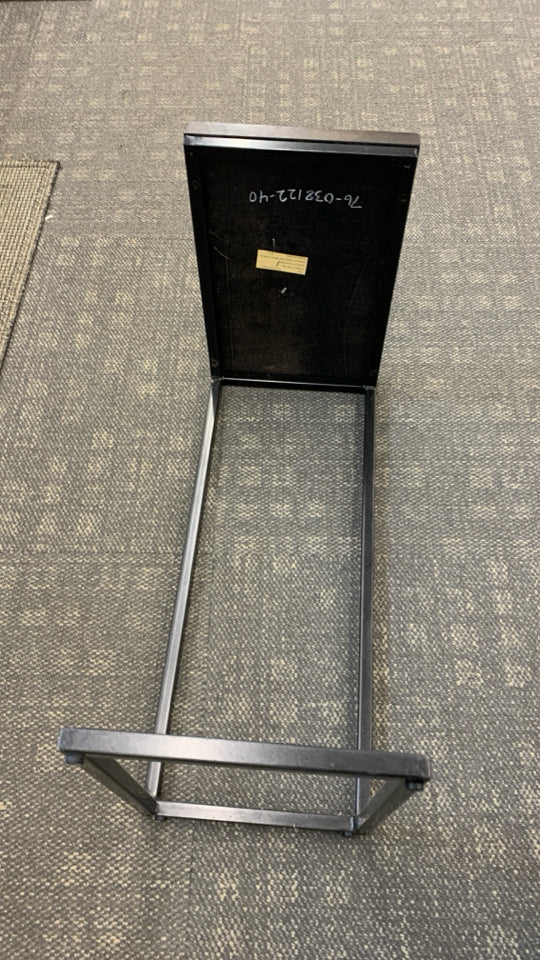 WOOD TOP SIDE TABLE W/BLACK METAL BASE.