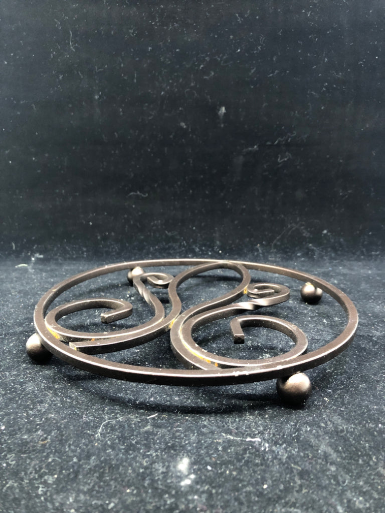 BROWN METAL TRIVET.