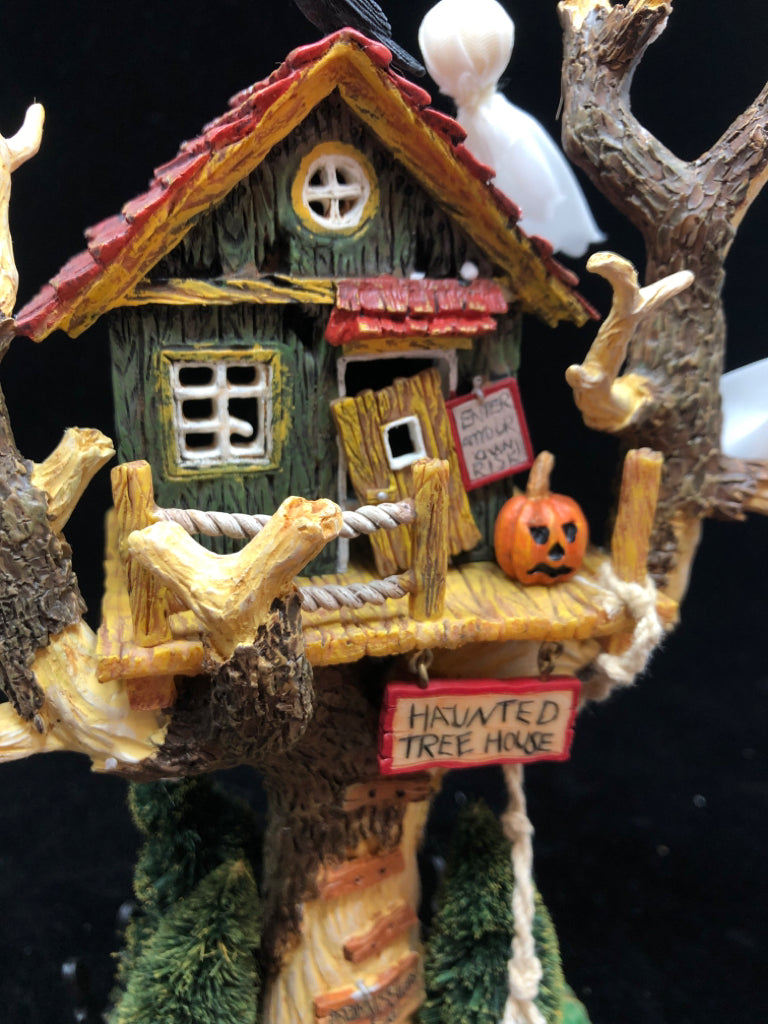 NIB DEPARTMENT 56 HALLOWEEN HAUNTED TREE HOUSE.