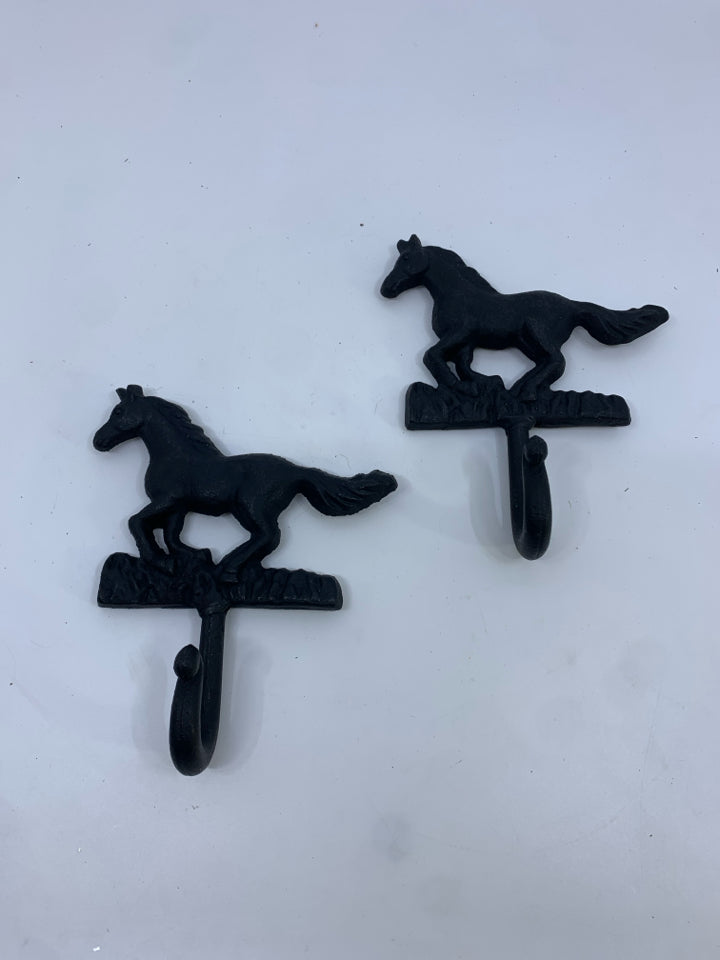 2PC BLACK HORSE WALL-HOOKS.