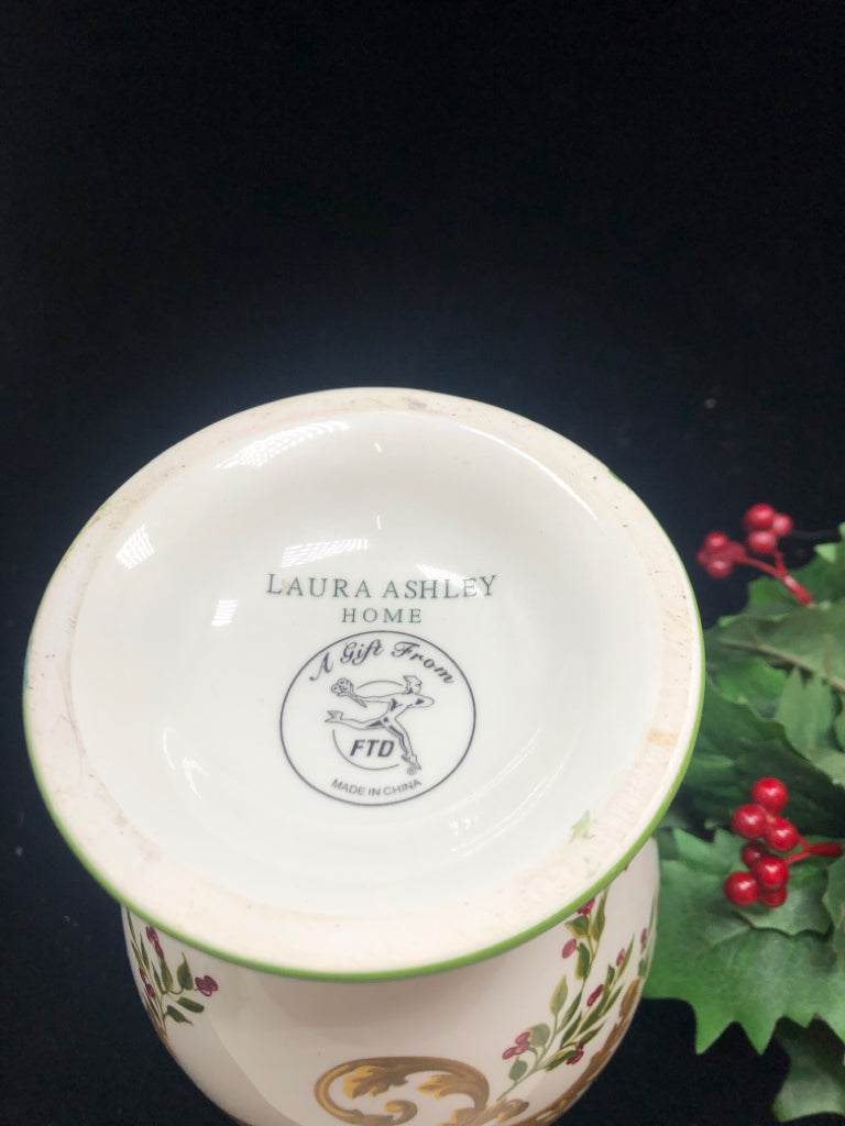 CERAMIC VASE CHRISTMAS BERRY SCROLL W/HOLLY.