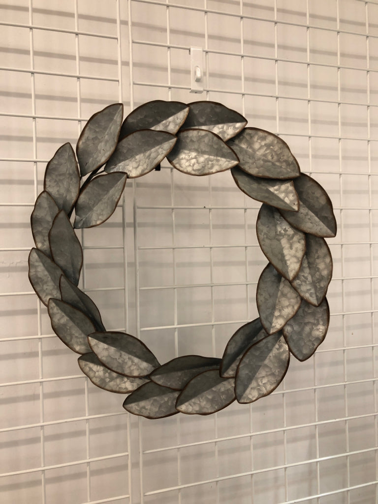 METAL LEAF WREATH.