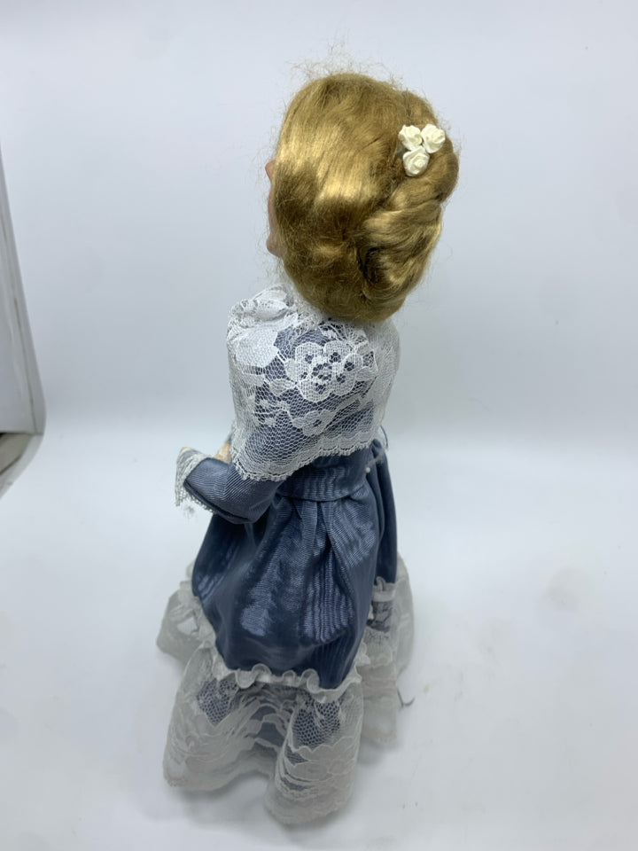 BYERS' CHOICE WOMAN IN BLUE DRESS-1999 DANCING VICTORIAN.