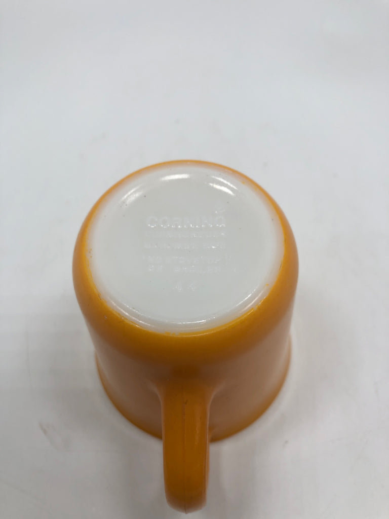 6 VTG YELLOW CORNING MILK GLASS MUGS.