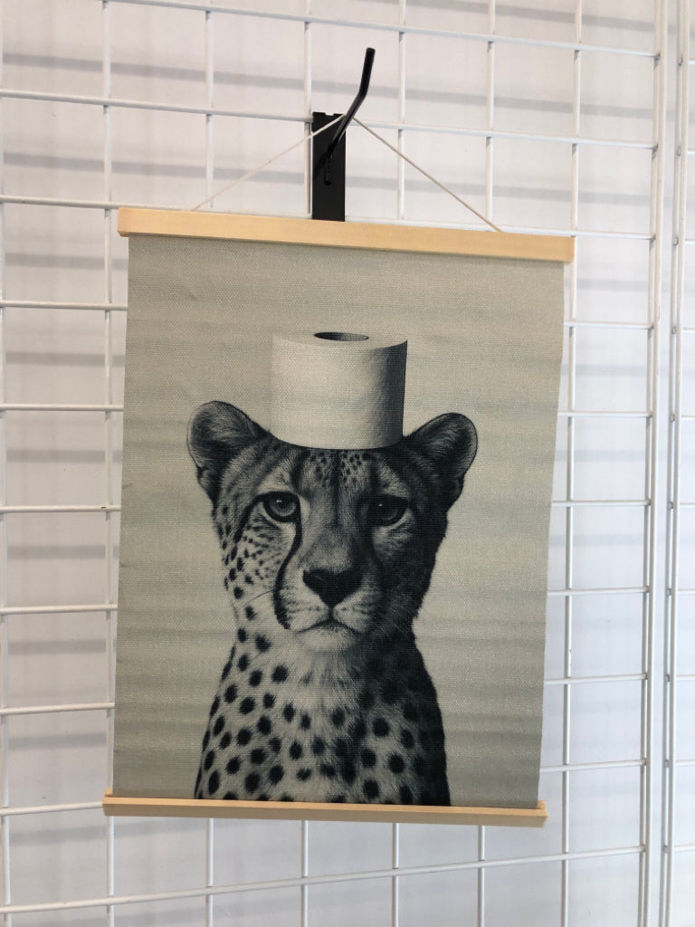 ROLL-UP FUNNY CHEETAH TAPESTRY.