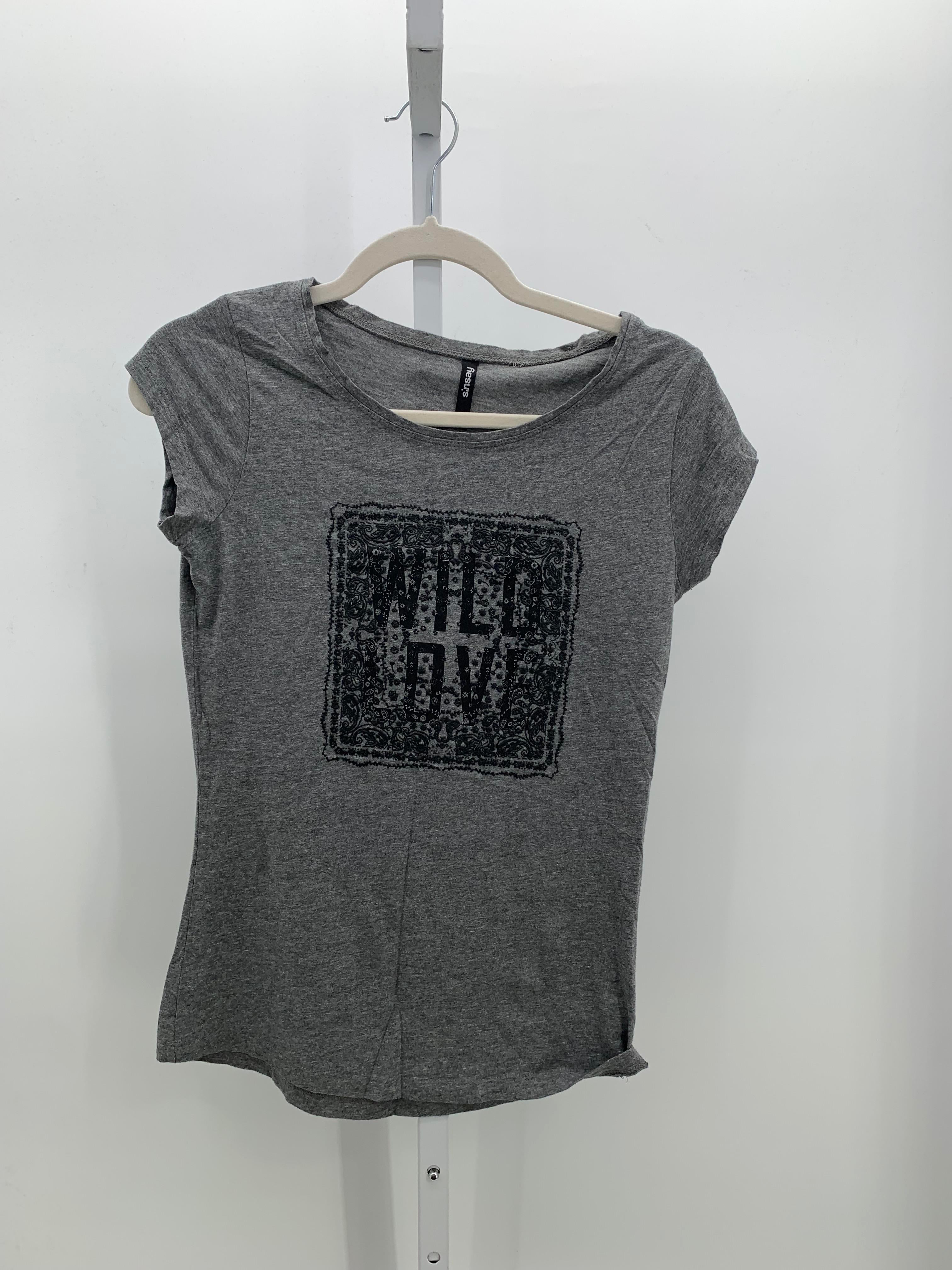Size Medium Juniors Short Sleeve Shirt