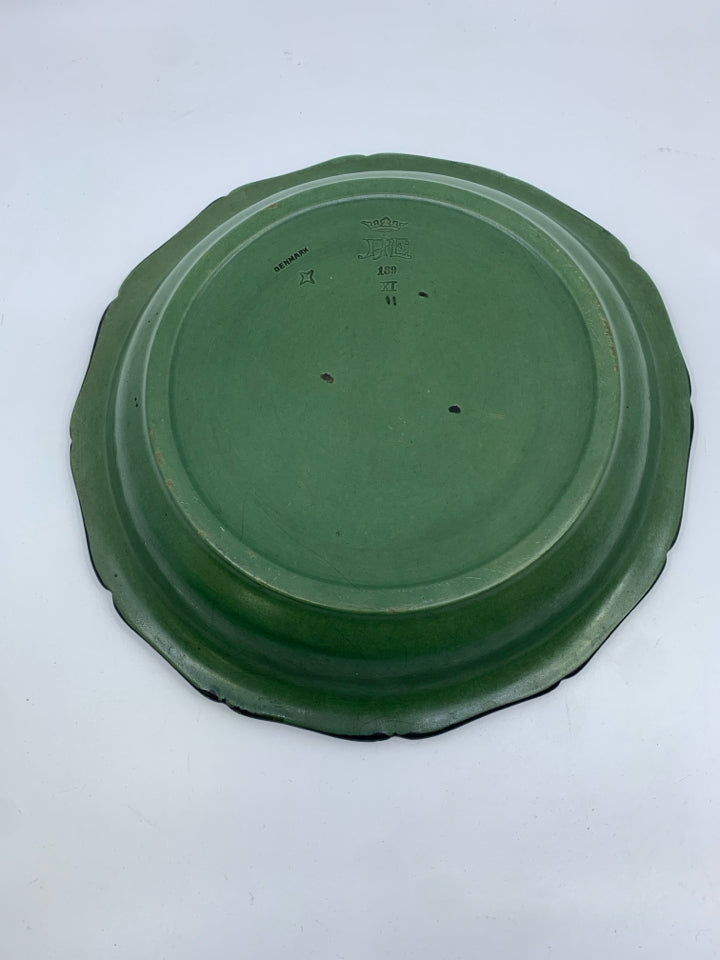 VTG IPSEN DENMARK ART POTTERY DARK GREEN BLACK EDGE W/ EMBOSSED FISH "PIE".