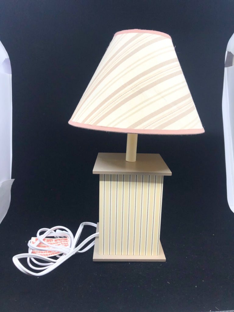 BROWN STRIPED GIRAFFE LAMP.