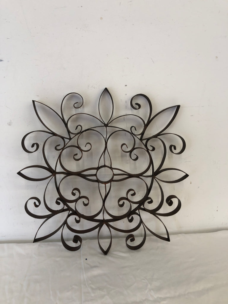 HEAVY WROUGHT IRON MEDAILION WALL ART.