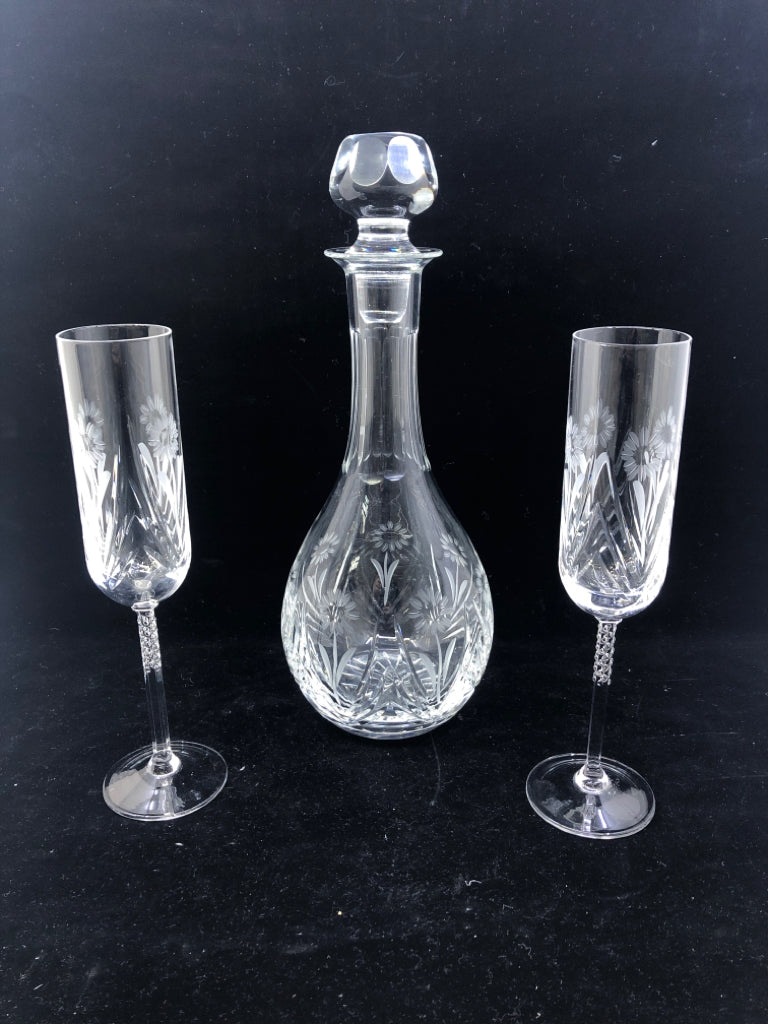 3PC SUNFLOWER ETCHED DECANTER W 2 ETCHED CHAMPAGNE GLASSES.