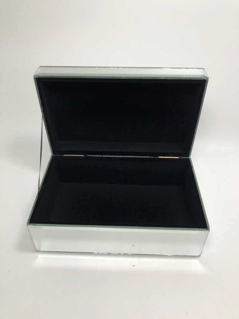 "I LOVE YOU" JEWELRY BOX.