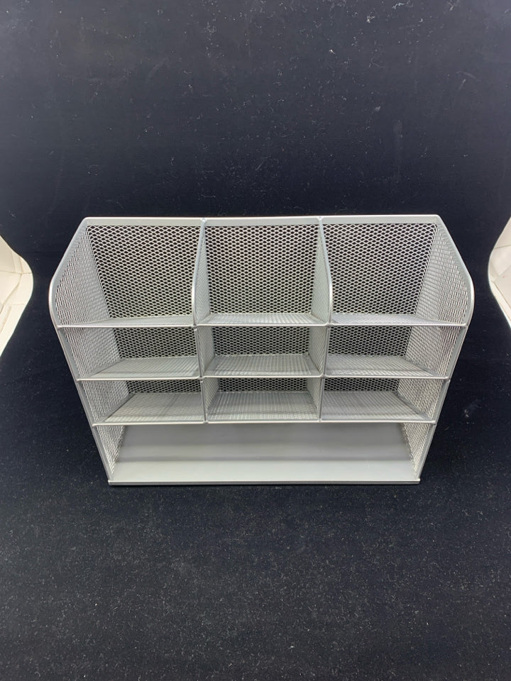 GREY MESH DIVIDED DESK ORGANIZER.