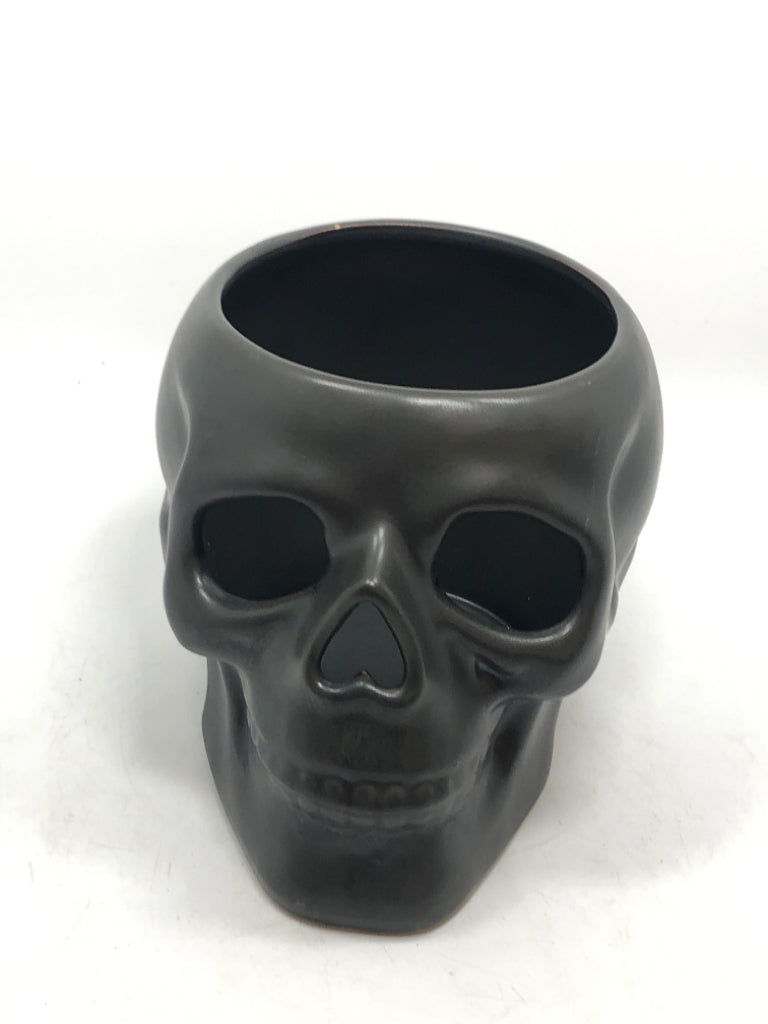 BLACK CERAMIC SKULL CANDLE HOLDER.