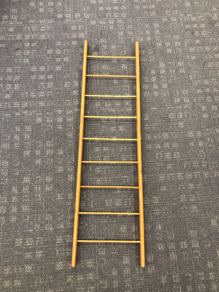 WOODEN DECOR LADDER.