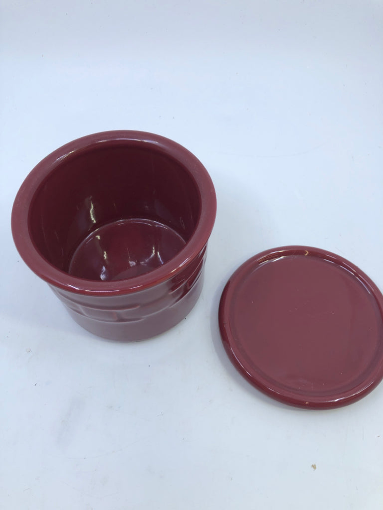 SMALL MAROON COVERED CROCK.