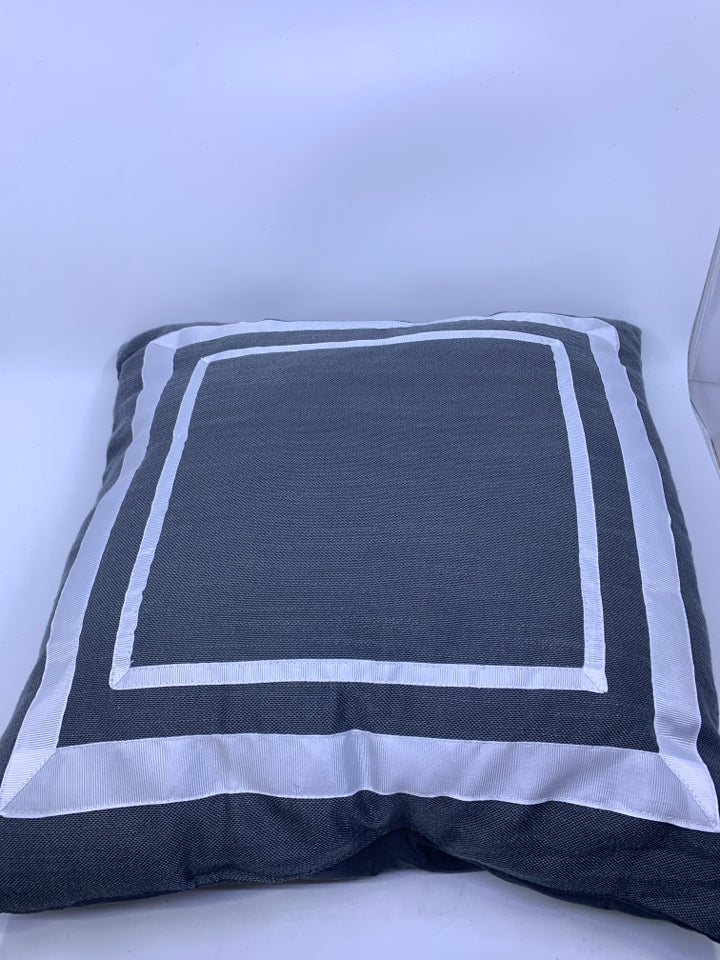 SQUARE GREY AND WHITE PILLOW.