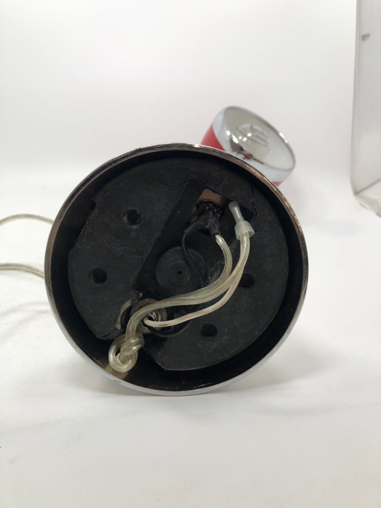 RETRO-STYLE RED DESK LAMP.